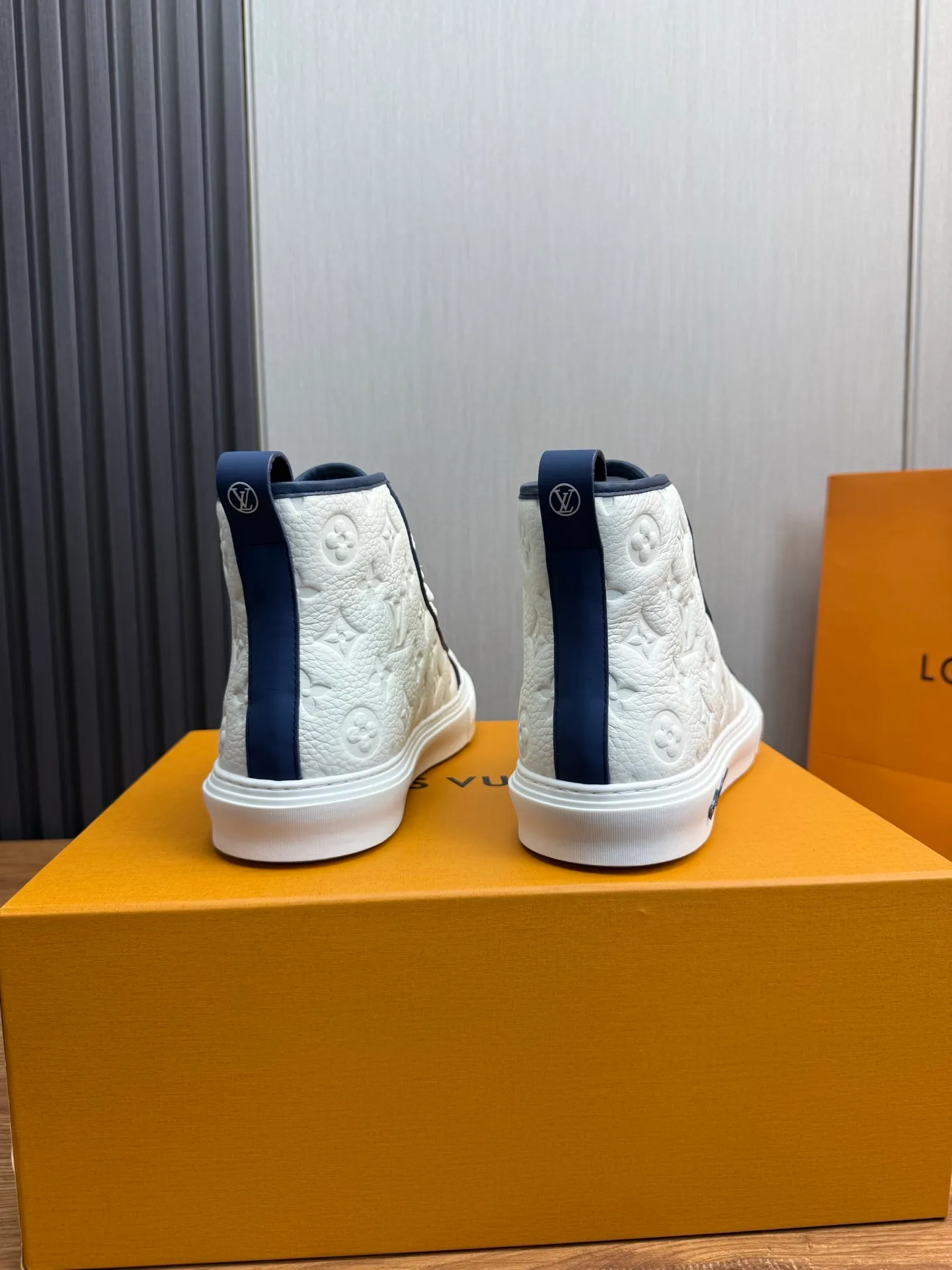 Men's shoes 💰840💰 LOUIS VUITTON [Luden Yiwei] The new trendy Lv is on the market 🎁, casual and fashionable men's shoes 👟 1:1 shipment ⬆️The upper is made of imported cowhide + cowhide mesh lining, the original wear-resistant rubber outsole, the version is simple and elegant, exclusive for trendy men. 38-45 (38.45 is non-refundable if made to order)